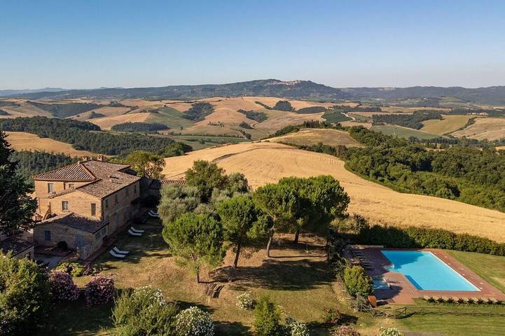 Agriturismo per 4 persone, con terrazza e piscina in San Giovanni d'Asso