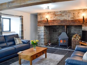 Cottage for 10 People in Powys, Mid-Wales, Photo 1