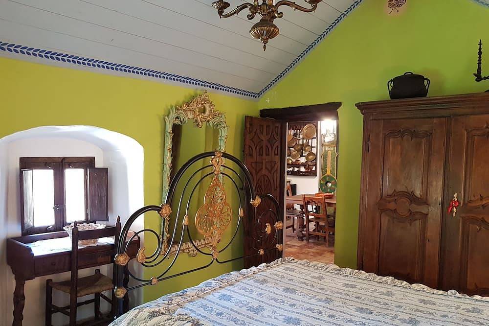 Casa Abadía de Banaguás in Jaca, Pirineos