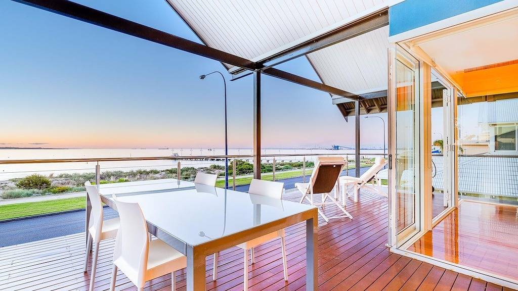 Ganze Wohnung, Seemöwe - Absolute Beachfront Holiday Retreat in Perth, Western Australia