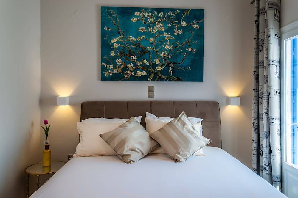 Entire apartment, A sea view suite in Pollonia, Milos