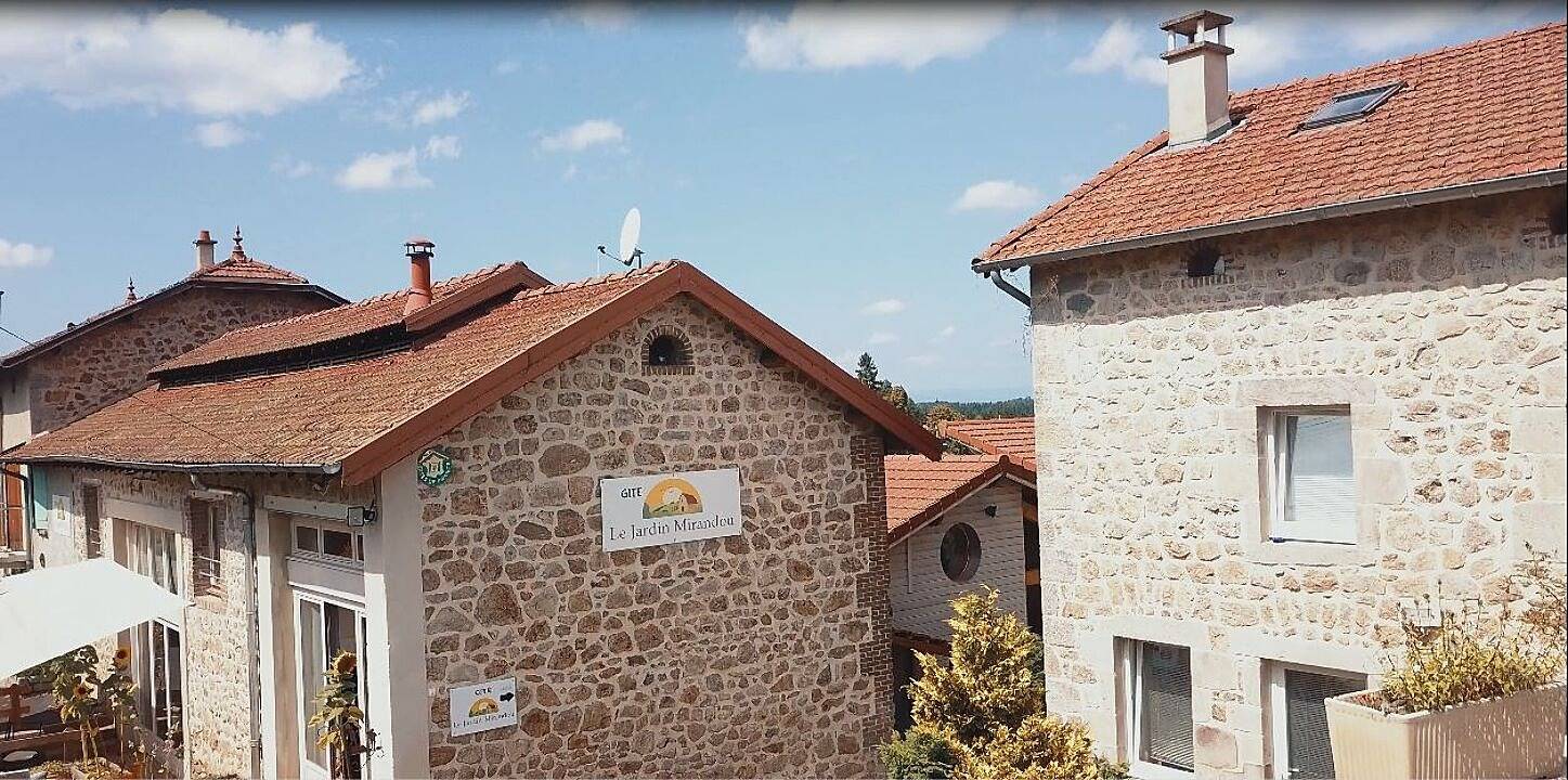 Gîte d'étape et de séjour Accueil Vélo sur la Via Fluvia 15 lits in Montfaucon-en-Velay, Massif central