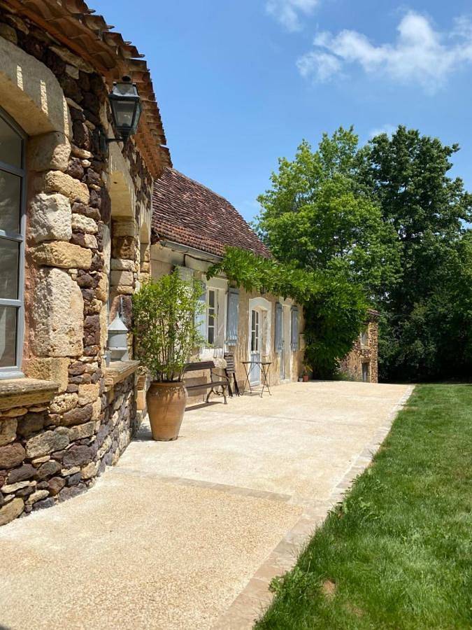 Location de vacances pour 12 personnes, avec Terrasse ainsi que Jardin et Piscine à Mazeyrolles