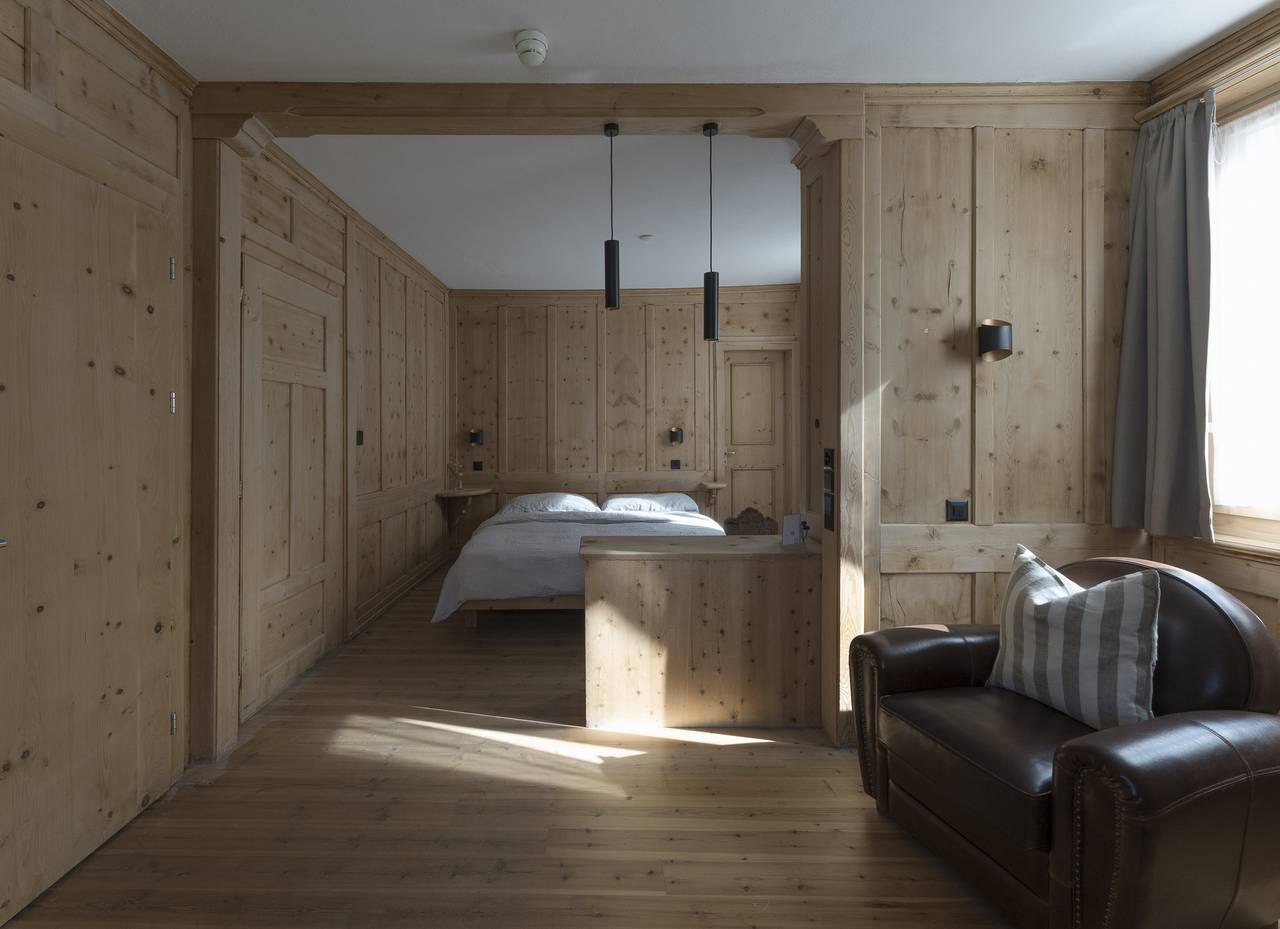 Hotel Üja Scuol - Doppelzimmer mit Balkon in Scuol, Unterengadin