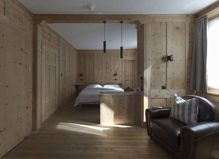 Boutique Hotel Üja - Doppelzimmer mit Balkon in Scuol, Unterengadin