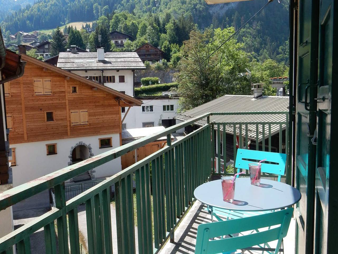 Apartamento entero, 3 habitaciones, centro, cerca de pistas, cursos de esquí, guarderías y comercios. Wifi in La Clusaz, Región de Annecy