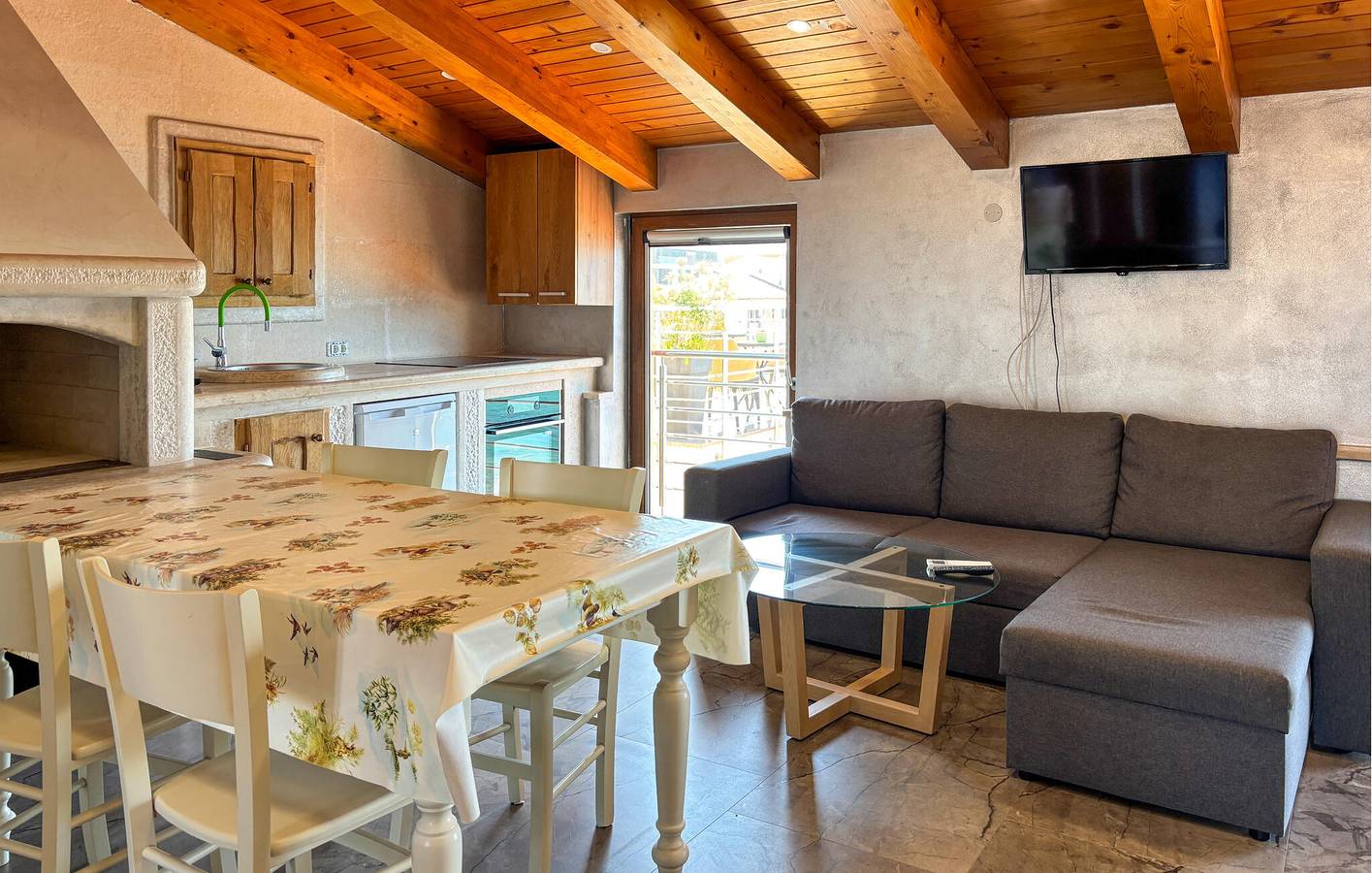 Appartement de vacances entier, Appartement confortable avec vue sur la mer, Wi-Fi et parking, à 500 m de la plage in Umag, Région d'Umag