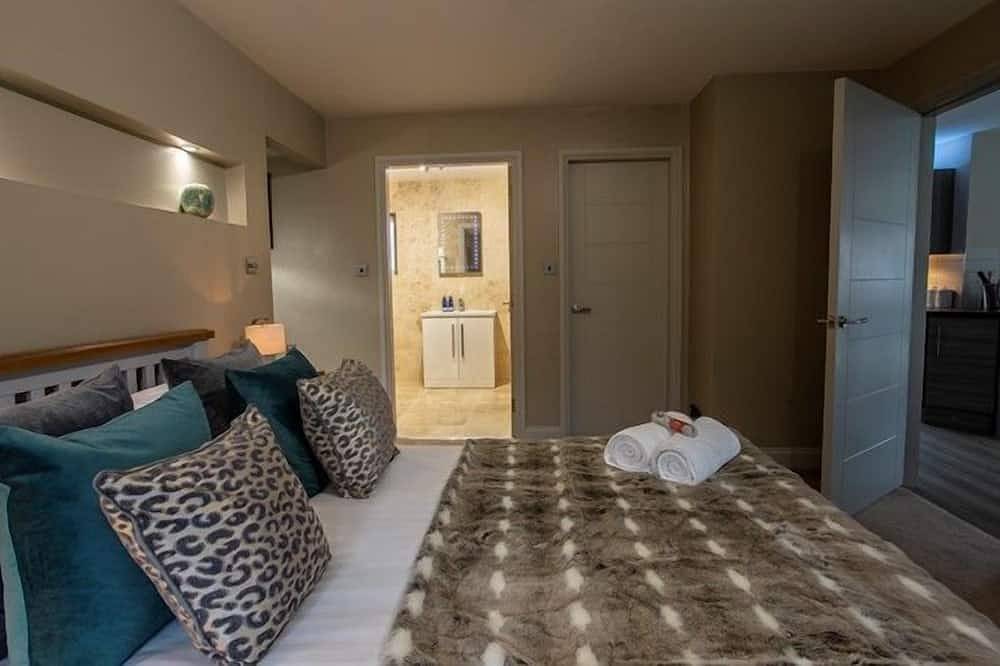 Hollybank Lodge - Sleeps 2 - sleeps 2 guests  in 1 bedroom in Loch Lomond, Argyll & Bute