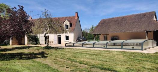 Gîte pour 11 personnes, avec jardin ainsi que bassin pour enfant et piscine, animaux acceptés à Thevet-Saint-Julien