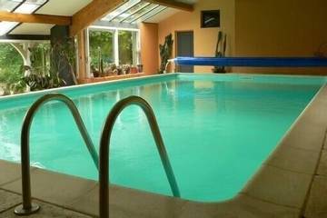 Gîte pour 18 personnes, avec jacuzzi ainsi que sauna et jardin, animaux acceptés à Chevannes (Côte-d'Or)