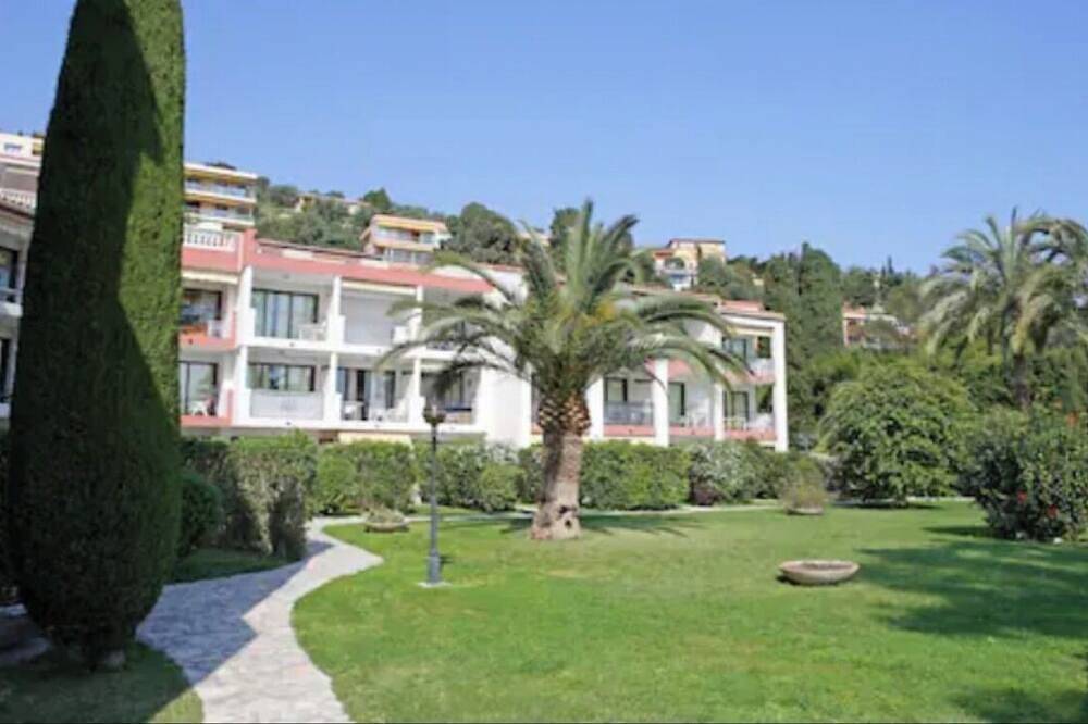 Entire apartment, Studio in a Pierre & Vacances residence. in Villefranche-sur-Mer, Nice region