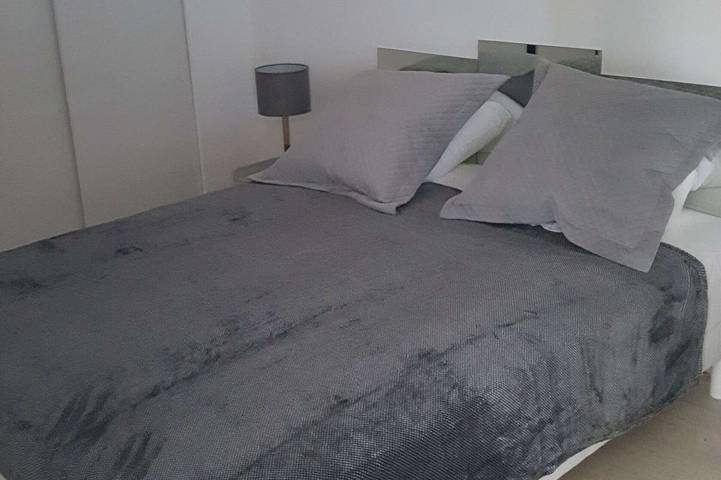 Entire apartment, Villeneuve-Loubet: Apartment with Terrace, Air Conditioning and Garage in Villeneuve-Loubet Plage, Villeneuve-Loubet