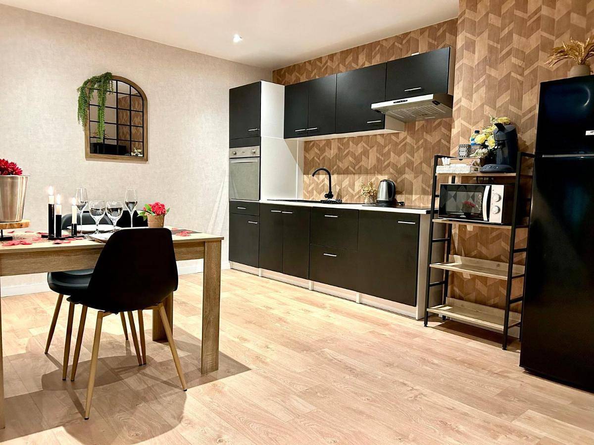 Appartement entier, One-Bedroom Apartment in Plouray, Région de Pontivy