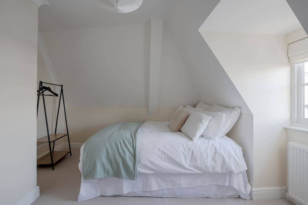 Modern Two bed townhouse in quite street in Chelmsford, Essex