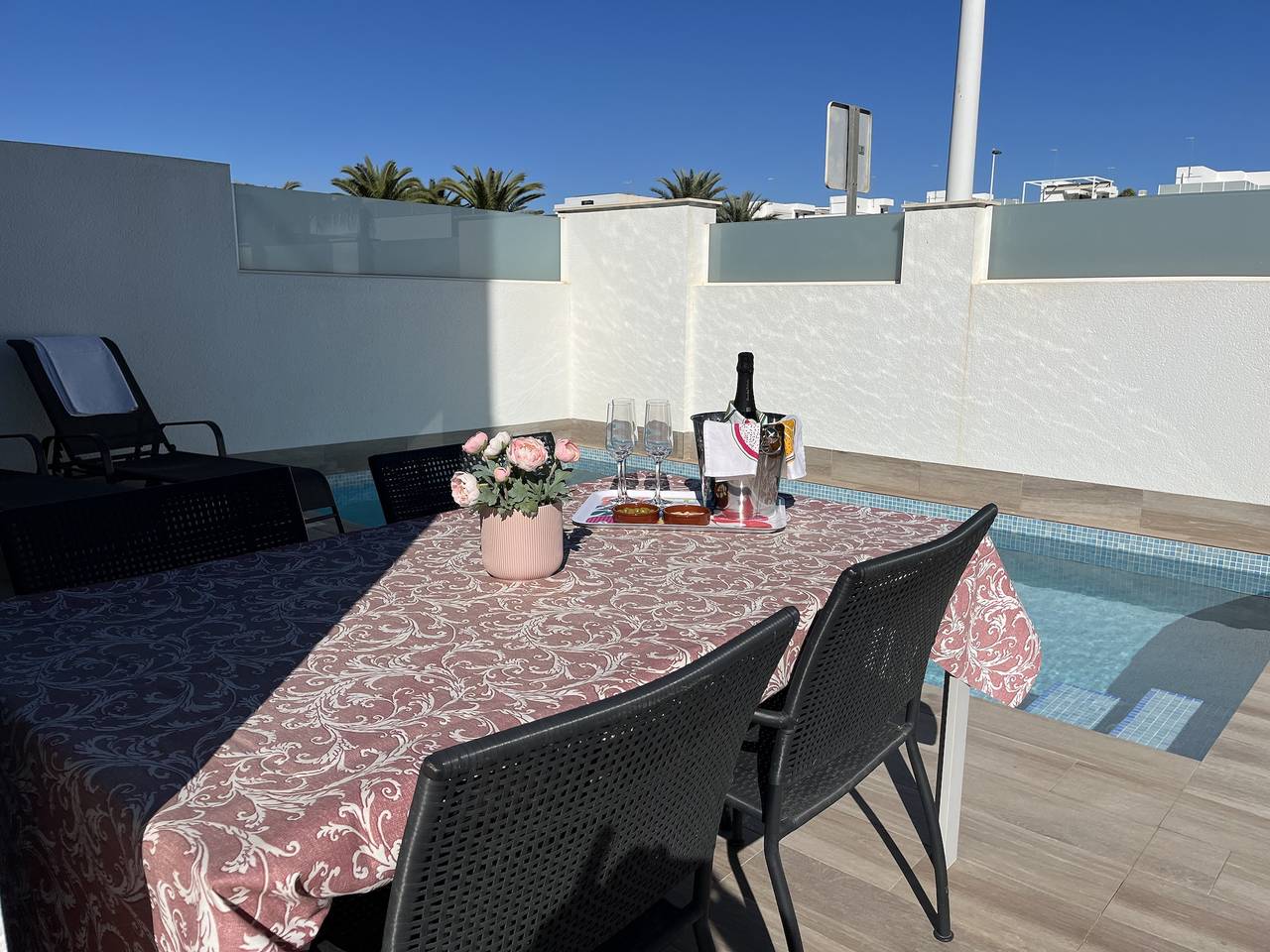 Villa de lujo de tres dormitorios con piscina privada y solárium en la azotea in San Pedro del Pinatar, Costa Cálida