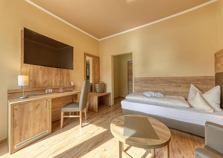 Hotel, mit Balkon und Terrasse sowie Whirlpool und Garten in Achslach - 4
