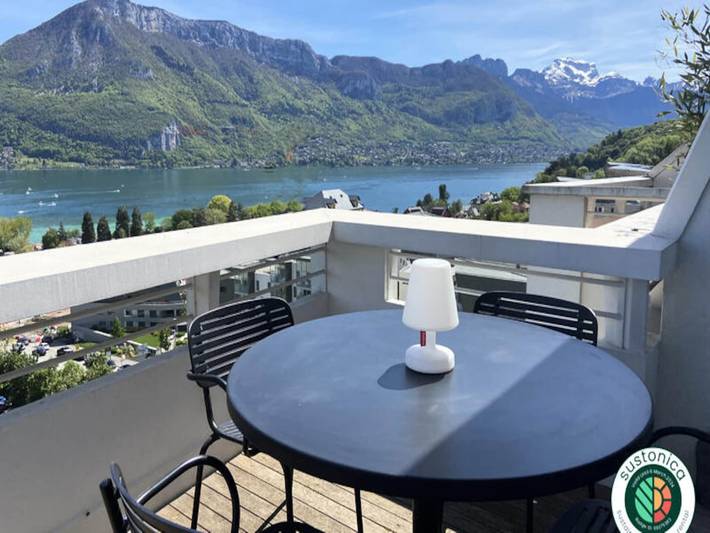 Location de vacances pour 4 personnes, avec terrasse à Annecy