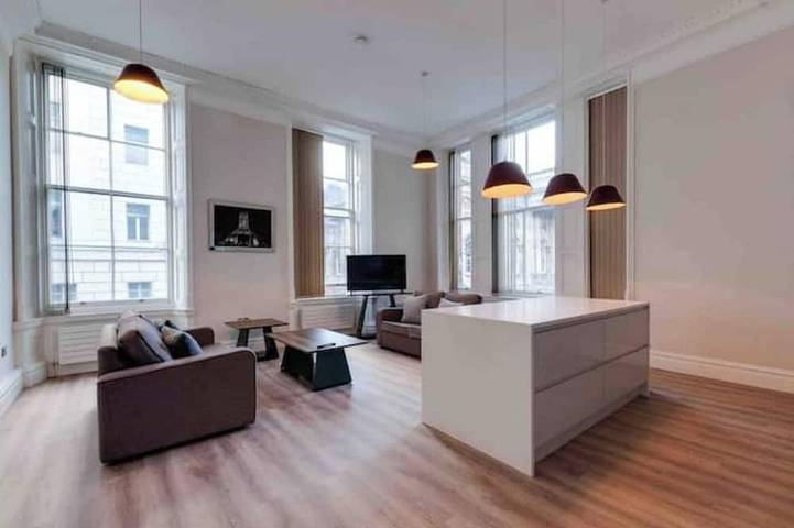 Holiday rental for 8 people in Liverpool