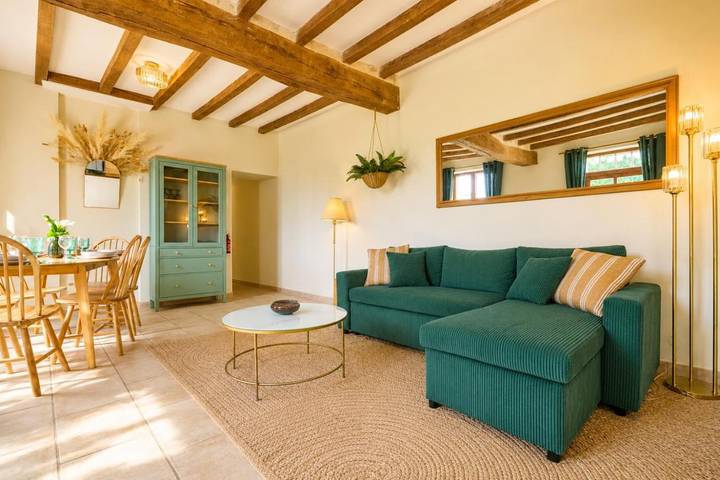 Location de vacances pour 6 personnes, avec Terrasse et Vue à Orbigny