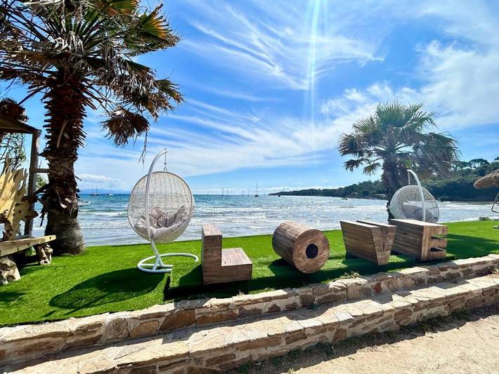 Camping pour 4 personnes, avec Terrasse ainsi que Jardin et Vue à Giens