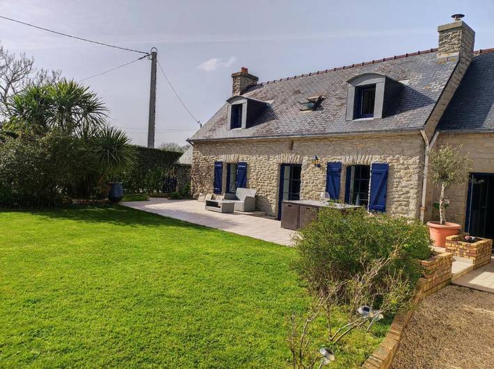 Location de vacances pour 2 personnes, avec Terrasse ainsi que Jardin et Vue à Plomeur