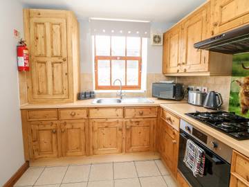 Log Cabin for 4 People in Bakewell, Peak District, Photo 4