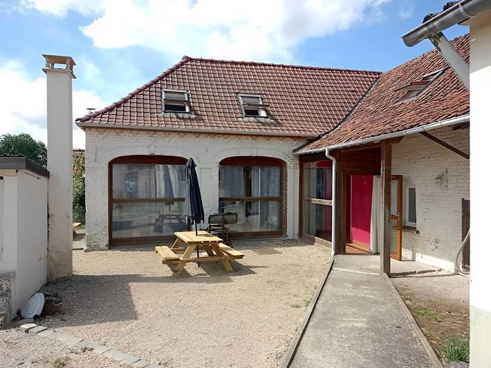 Gîte pour 12 personnes, avec terrasse et jardin à Maintenay