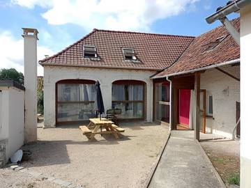 Gîte pour 12 personnes, avec terrasse et jardin à Maintenay