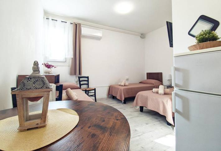 Residence per 3 persone, con piscina e giardino - 1