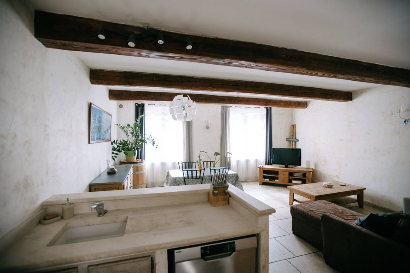 Charming Village House in the Heart of Isle-sur-la-Sorgue in L'Isle-sur-la-Sorgue, Vaucluse
