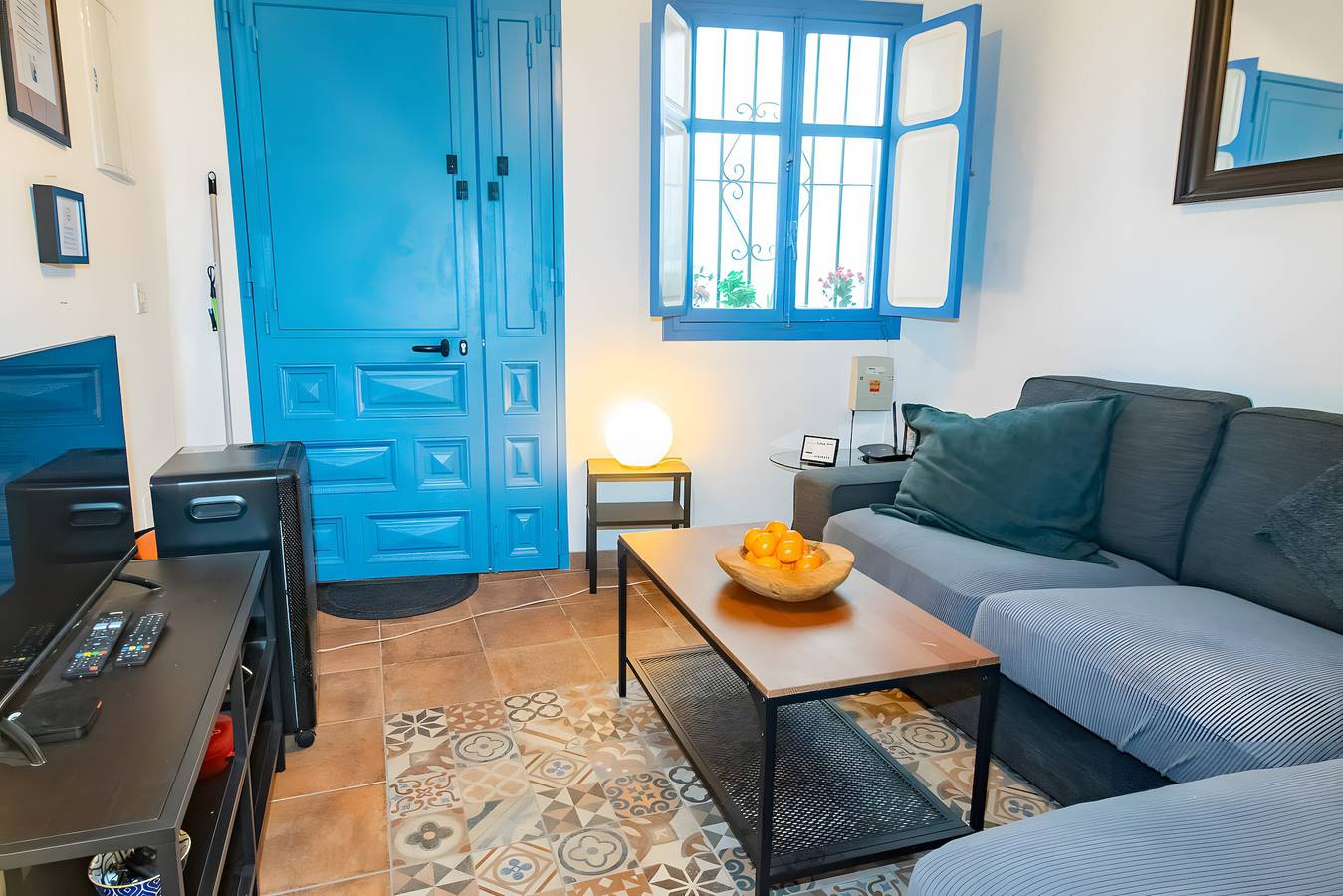 Casa de vacaciones 'Blue Note' con vistas a la montaña, terraza privada y Wi-Fi in Torrox Pueblo, Torrox