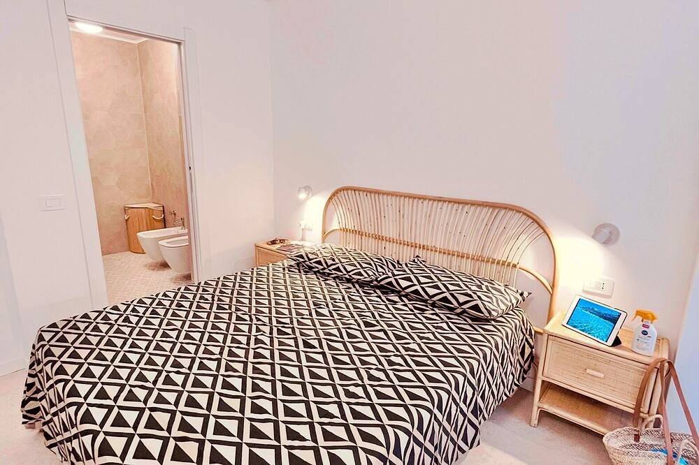 Apartamento entero, Bay of Saracens, renovated apartment 6 people with garden parking space in Varigotti, Finale Ligure Municipio