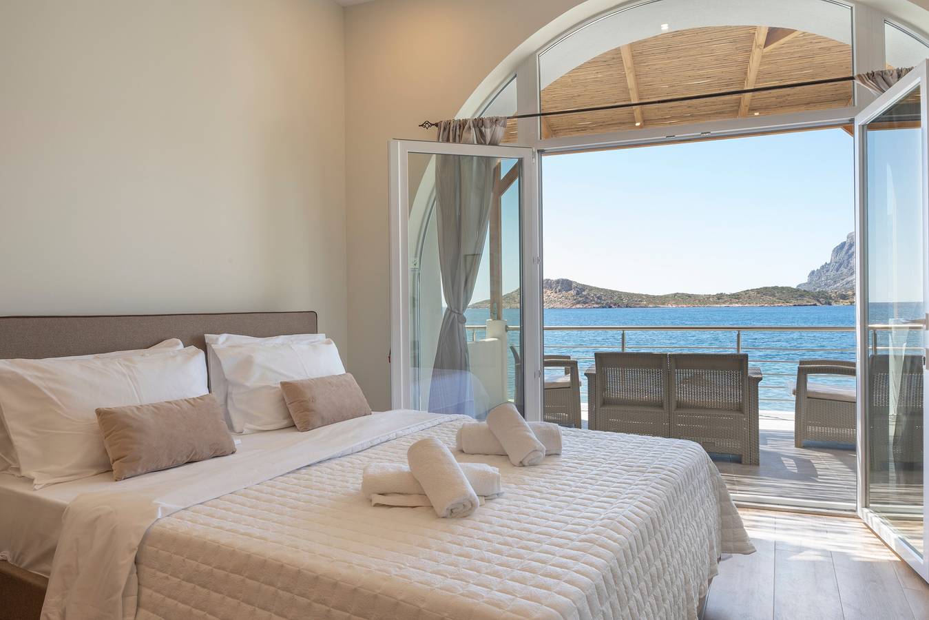 Ganzes Studio, Studio „Next To The Wave 2“ mit Meerblick und privater Terrasse in Mirties, Kalymnos