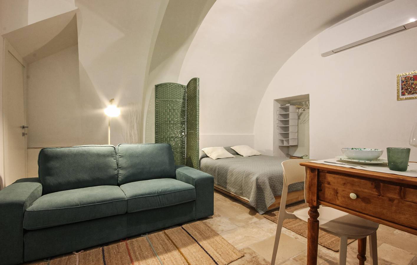 Apartamento vacacional entero, Acogedor apartamento con aire acondicionado, cocina e Internet, a 300 m de Locanda Romanelli in Castellana Grotte, Region de Bari