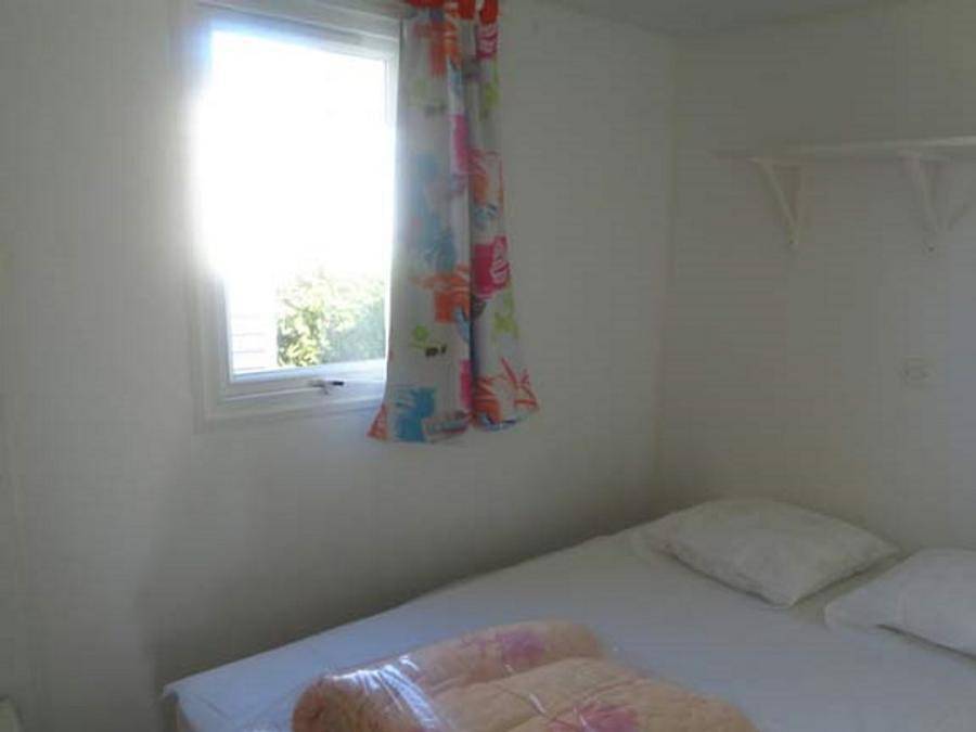 Camping Le Roc  - Mobilhome 4 personnes - Mobil Home Essentiel Sauzale - 2 Chambres - 24 m² in Vairé, Vallée de la Loire
