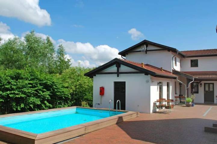Ferienwohnung für 3 Personen, mit Pool und Garten - 1