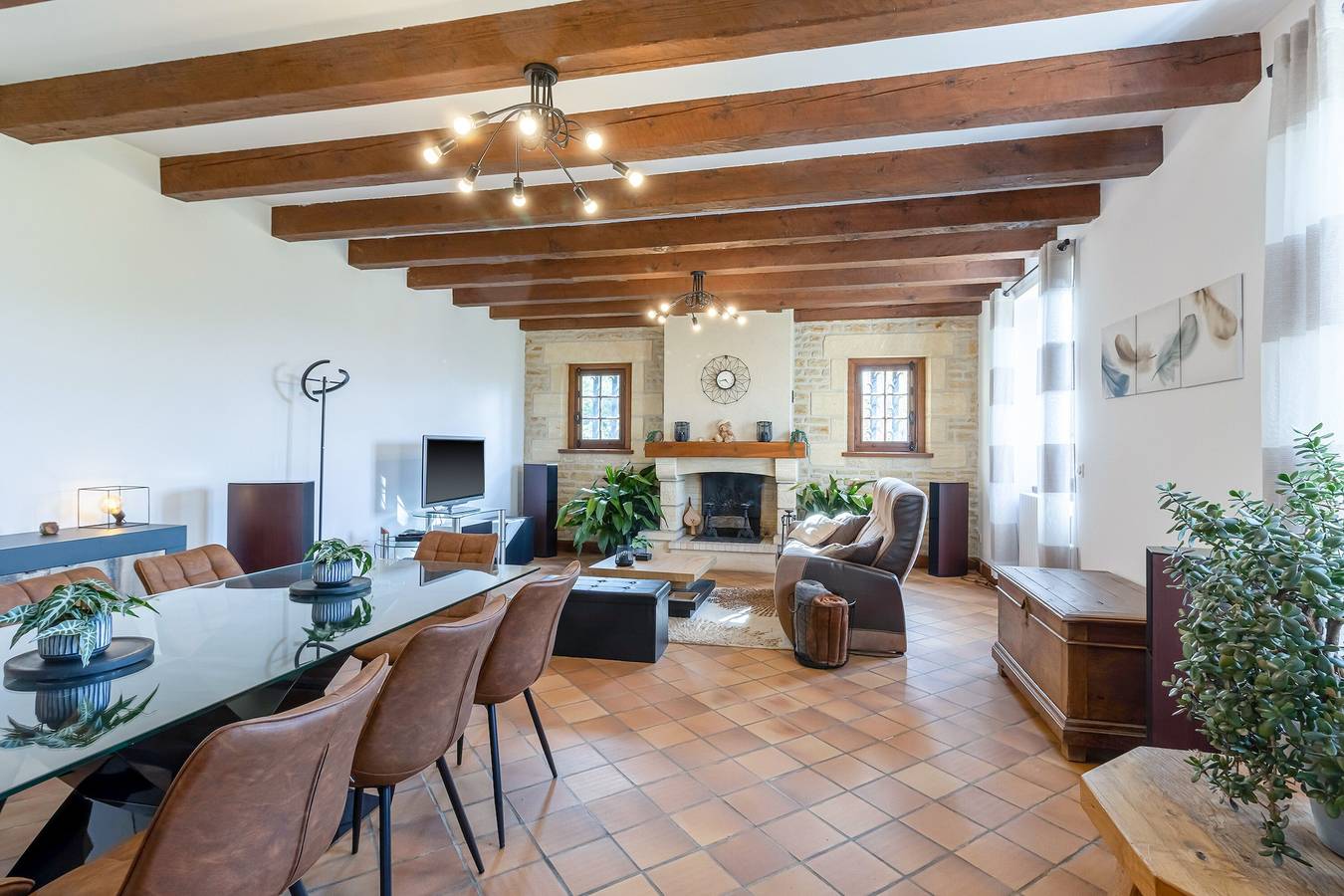 Gîte Moderne et spacieux à Cazoulès avec Terrasse, Parking, Animaux Acceptés, Proche de Sarlat in Cazoulès, Périgord Noir
