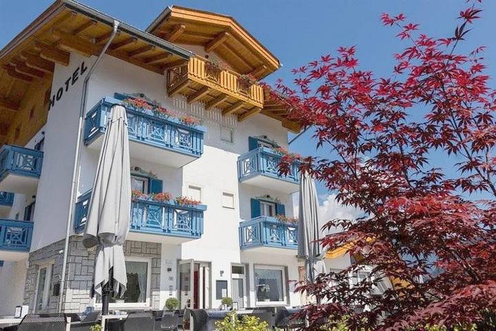 Hôtel pour 3 personnes, avec jardin et terrasse, animaux acceptés à Tione di Trento