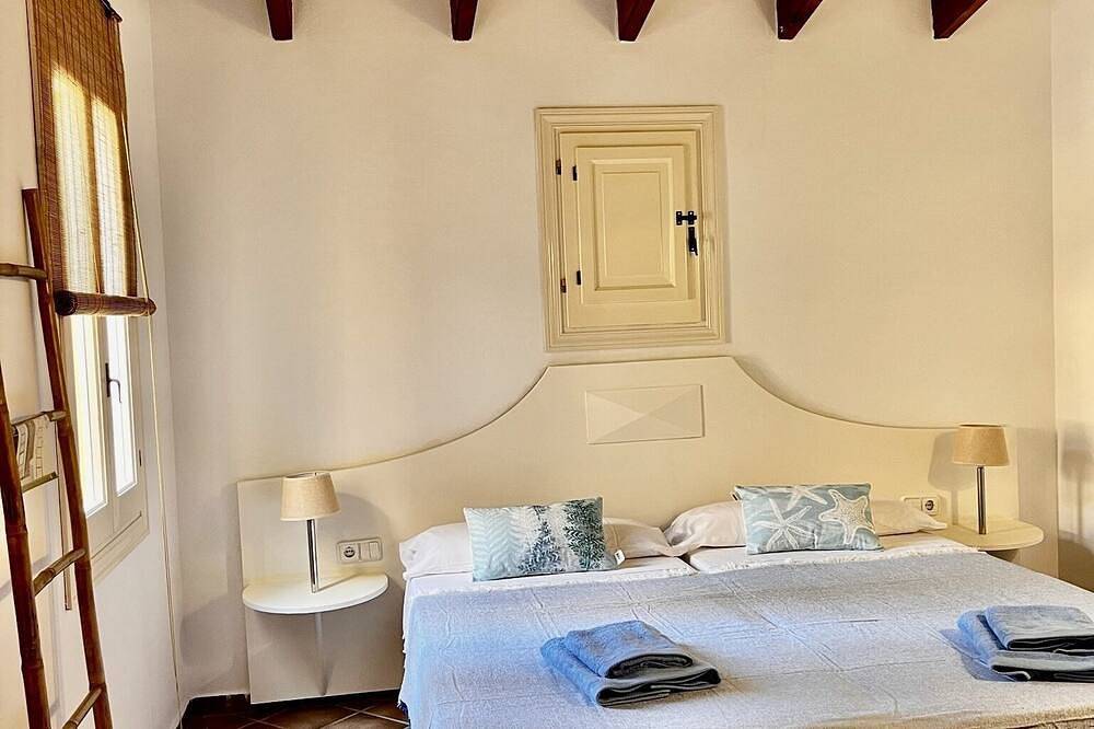 Hermoso Bungalow a Pasos de la Playa Son Xoriguer in Son Xoriguer, Ciutadella