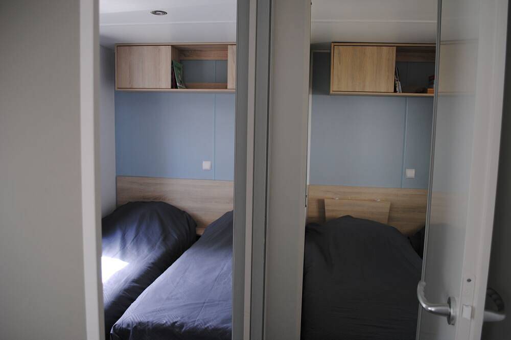 Mobilhome Amira vue sur étang camping 4* proche zoo Beauval châteaux de la Loire in Onzain, Région de Blois