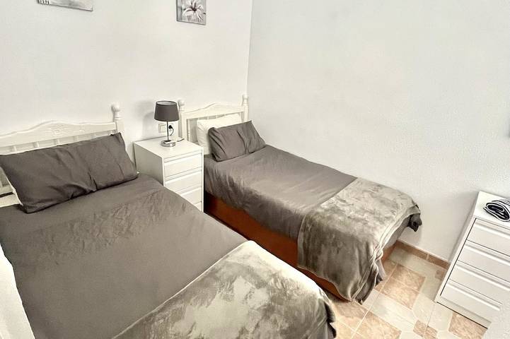 Appartement entier, Appartement 2 Chambres avec Piscine, à Courte Distance à Pied de la Plage à Torrevieja in Torrevieja Centre, Torrevieja