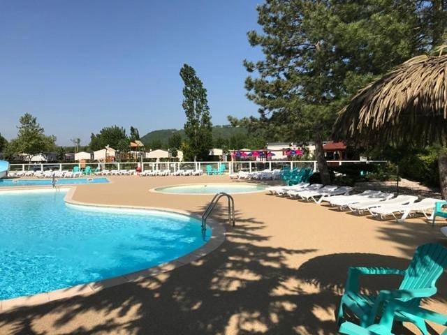 Location de vacances pour 8 personnes, avec jardin ainsi que bassin pour enfant et piscine à Condrieu - 2