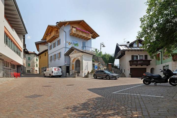 Appartement entier, Appartement 'Meridiana' avec vue sur la montagne et Wi-Fi in Roncone, Sella Giudicarie