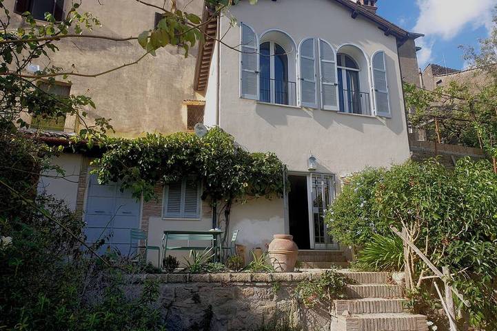 Gîte pour 3 personnes, avec Terrasse et Jardin à Giove