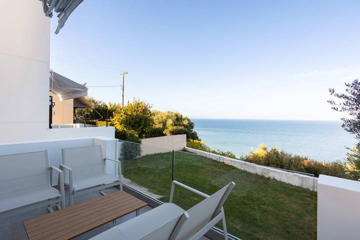 Gîte pour 2 personnes, avec piscine et jardin, adapté aux familles à Koróni - 2