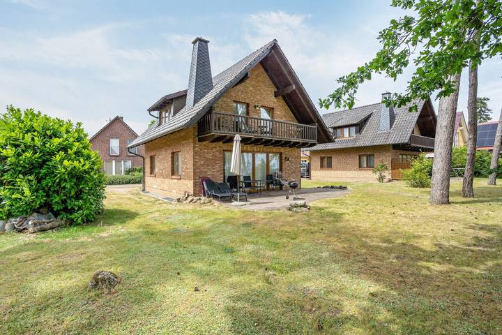 Appartement entier, Appartement 'Haus 11 Eg' avec vue sur le lac, terrasse privée et Wi-Fi in Röbel, Lac Müritz