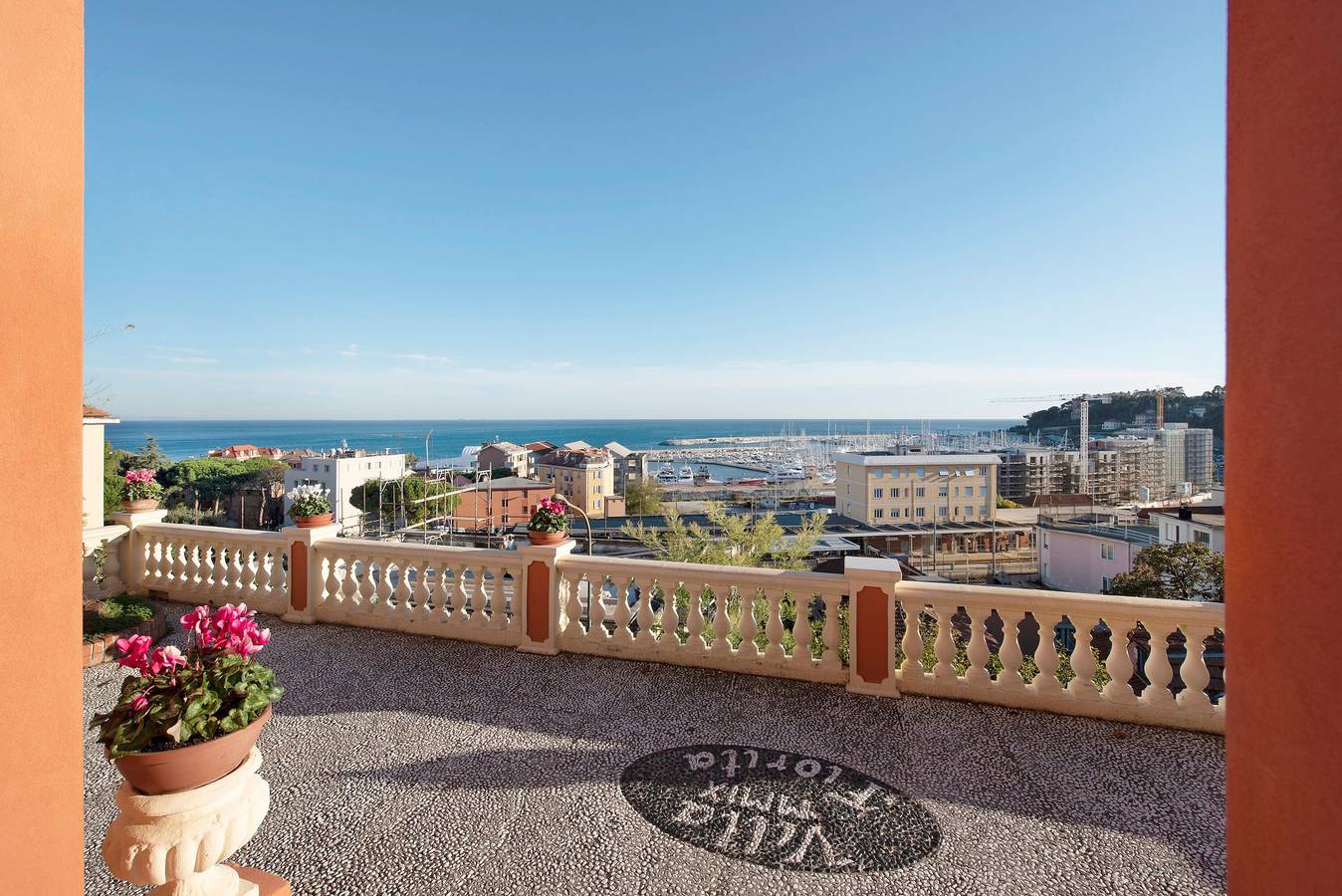 Apartamento entero, Apartamento "Trilocale in Villa Vista Mare Apt 3" con vistas al mar in Varazze (City), Varazze