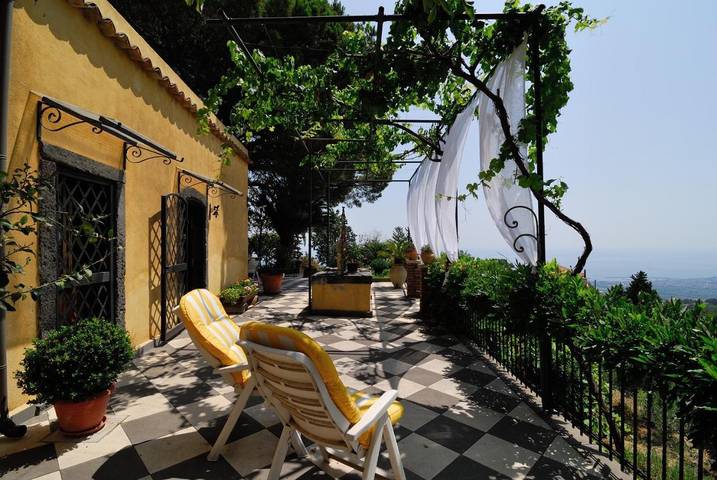 Location de vacances pour 6 personnes, avec Balcon et Terrasse ainsi que Jardin et Vue dans Puntalazzo - 4