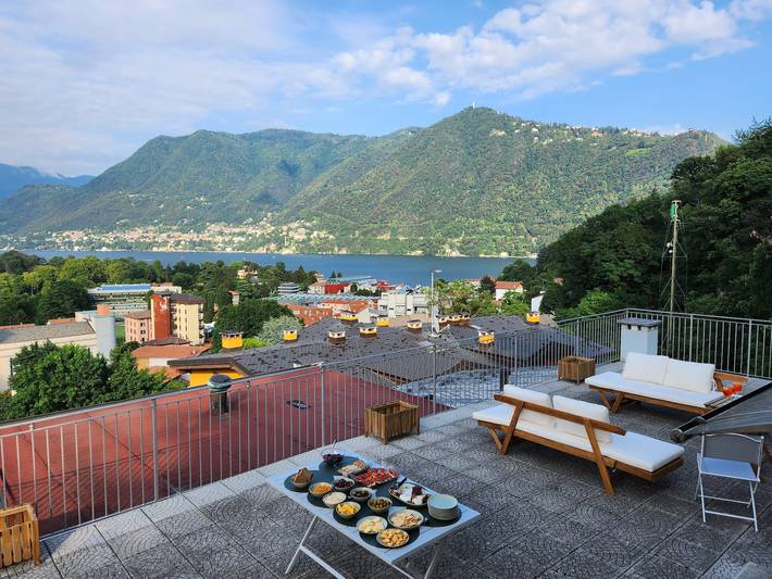 Vacation rental for 10 people, with balcony and sauna as well as hot tub and yard in Como