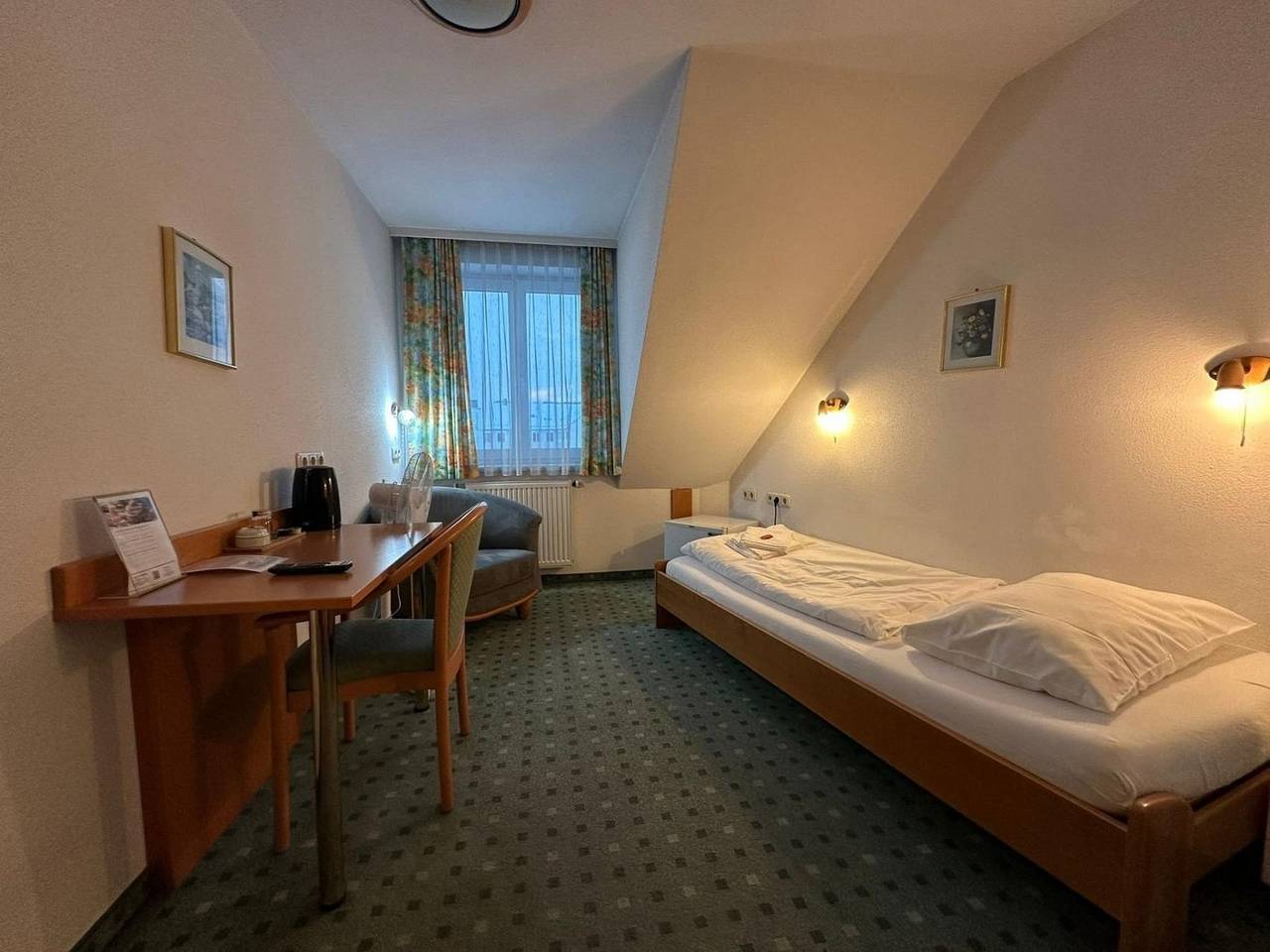Mariazellerhof Room 205 in St. Pölten, Mostviertel Region